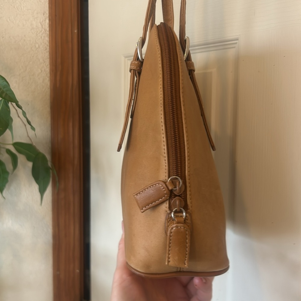 Tignanello Tan Leather Shoulderbag- EUC - Picture 5 of 16